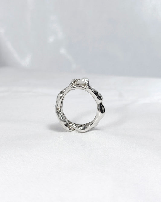 Molten Fluid Pearl Ring
